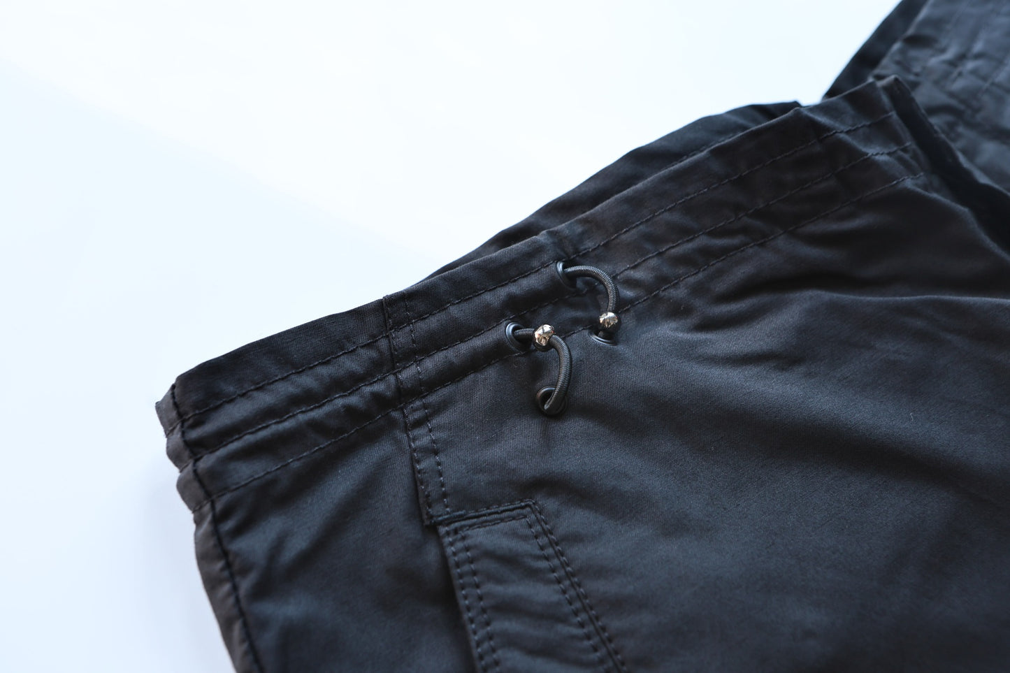 MAHARISHI 4036 ORIGINAL CARGO LOOSE SNOSHORTS BLACK
