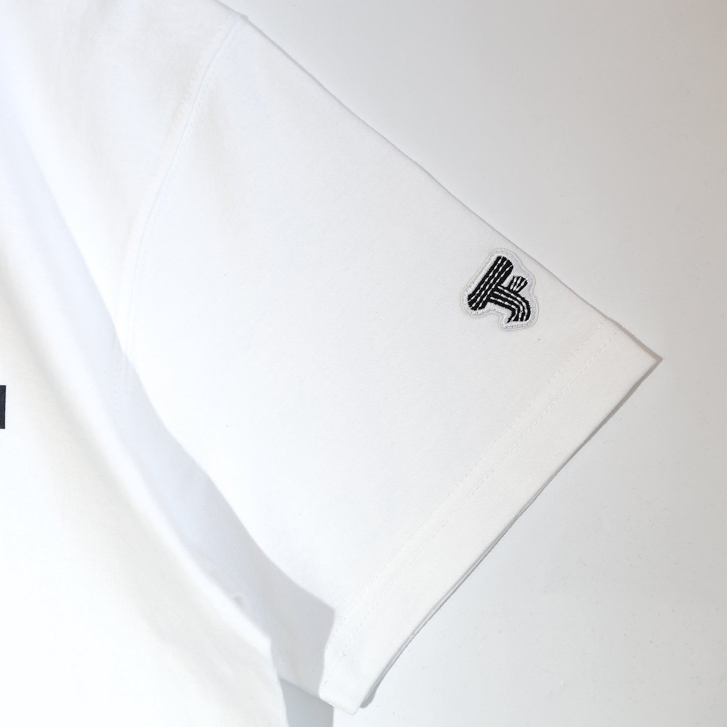 FDMTL FA25/TE18 LOGO TEE WHITE