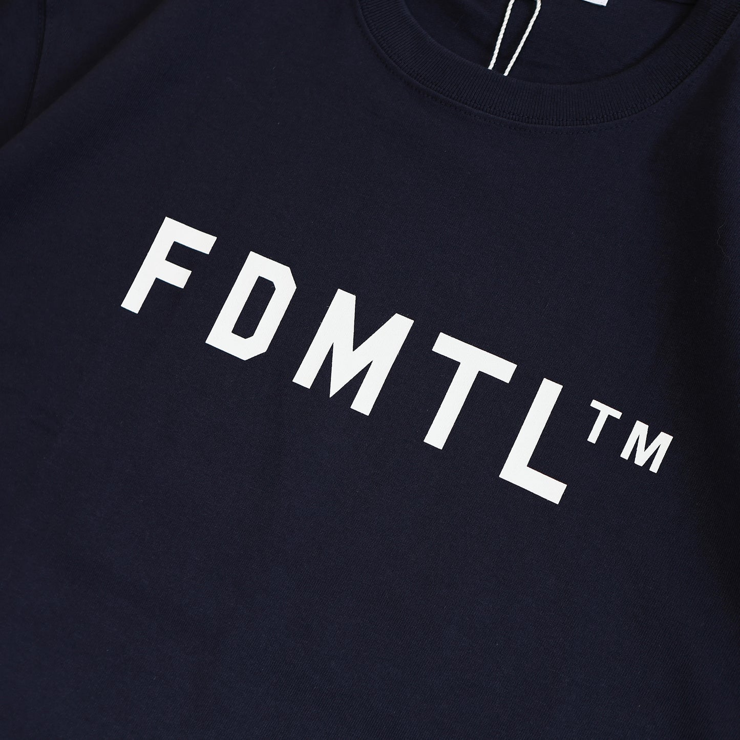 FDMTL FA25/TE18 LOGO TEE NAVY