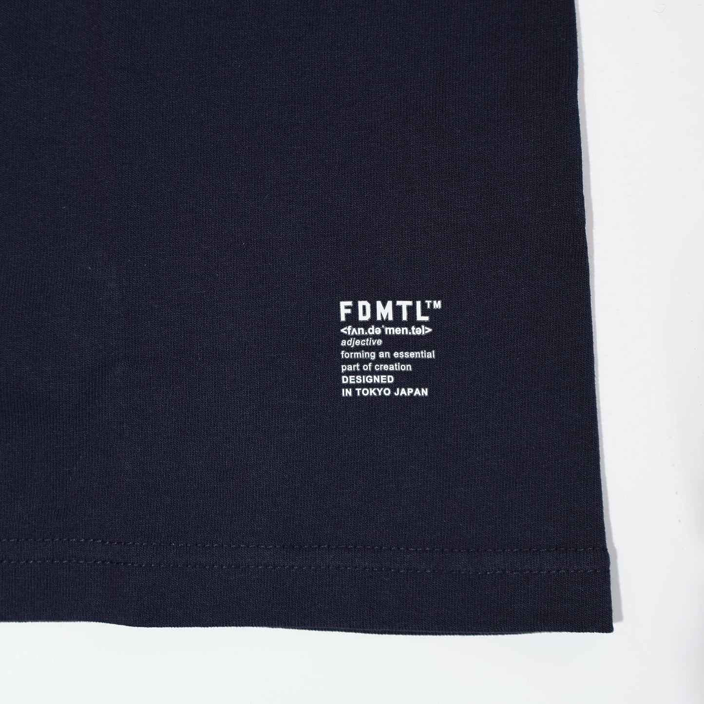 FDMTL FA25/TE18 LOGO TEE NAVY