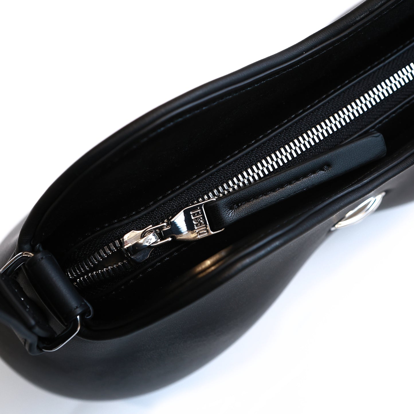 DIESEL SHOULDER BAG P8241