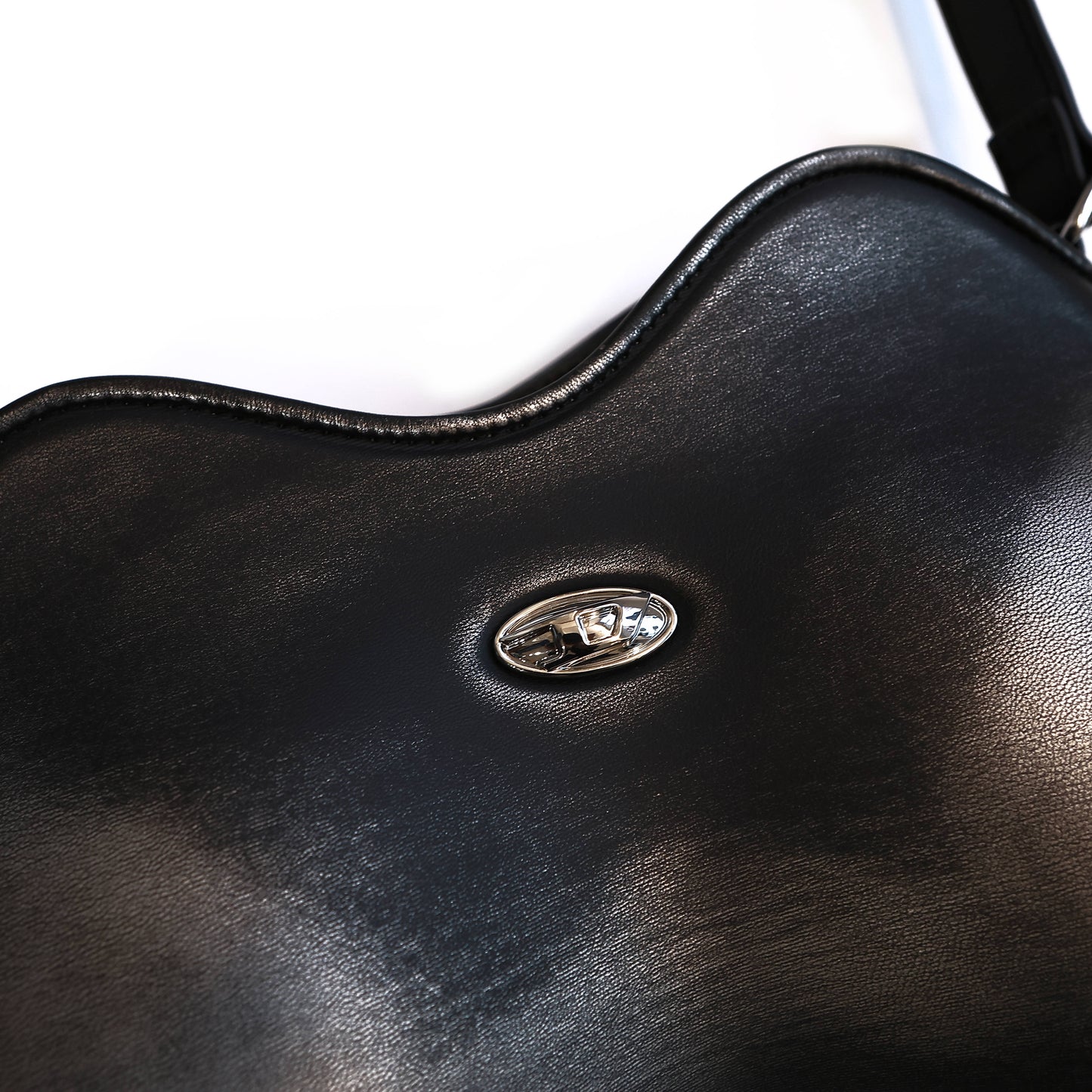 DIESEL SHOULDER BAG P8241
