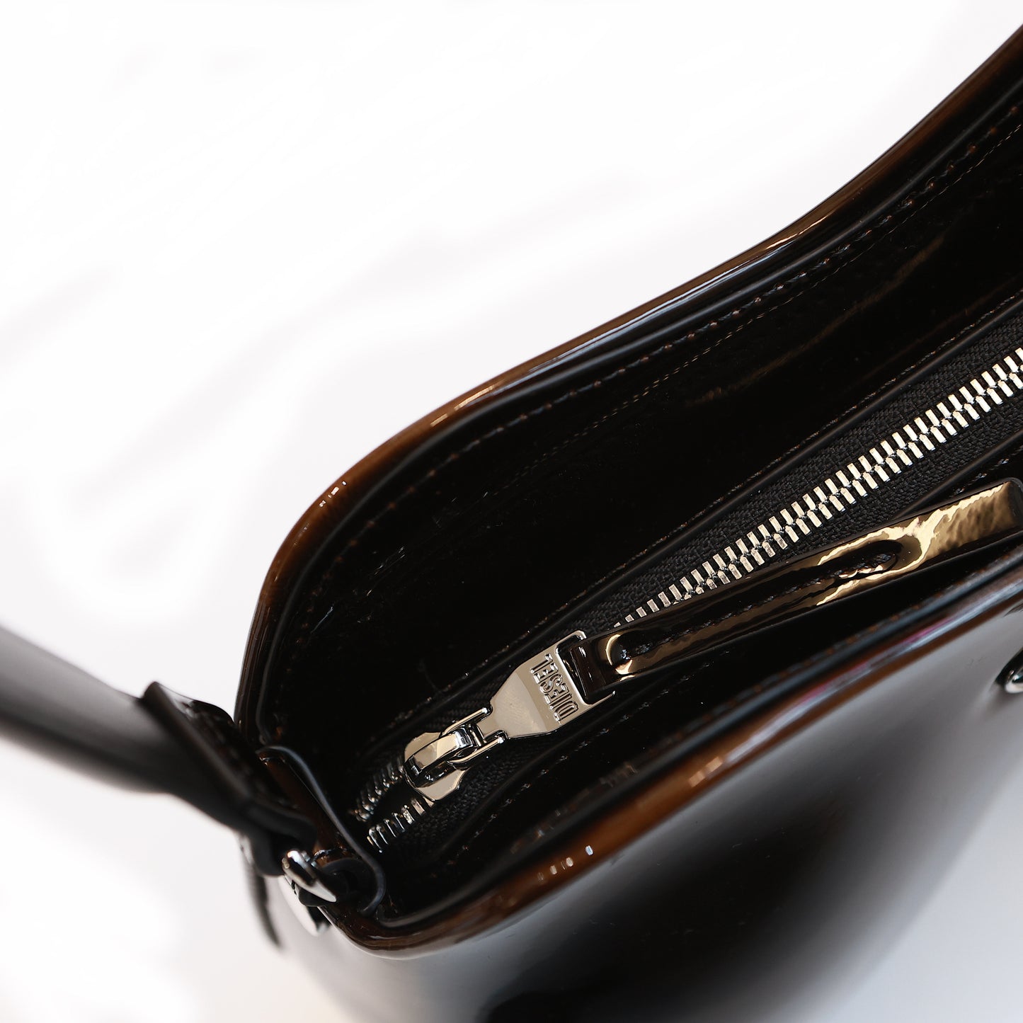 DIESEL SHOULDER BAG H6392
